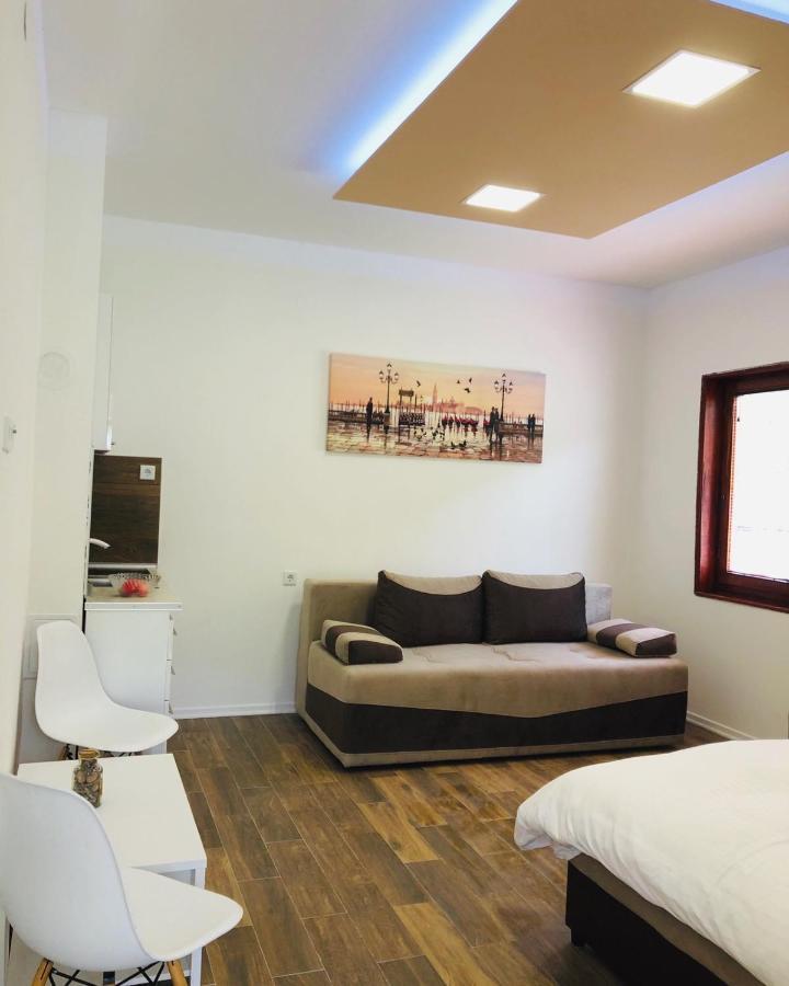 Apartmani Sarovic Т'єнтіште Екстер'єр фото